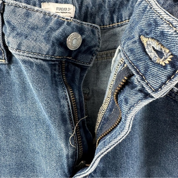 Forever 21 Medium Wash Mom Jeans – Size 28, Zipper Fly - Picture 8 of 10